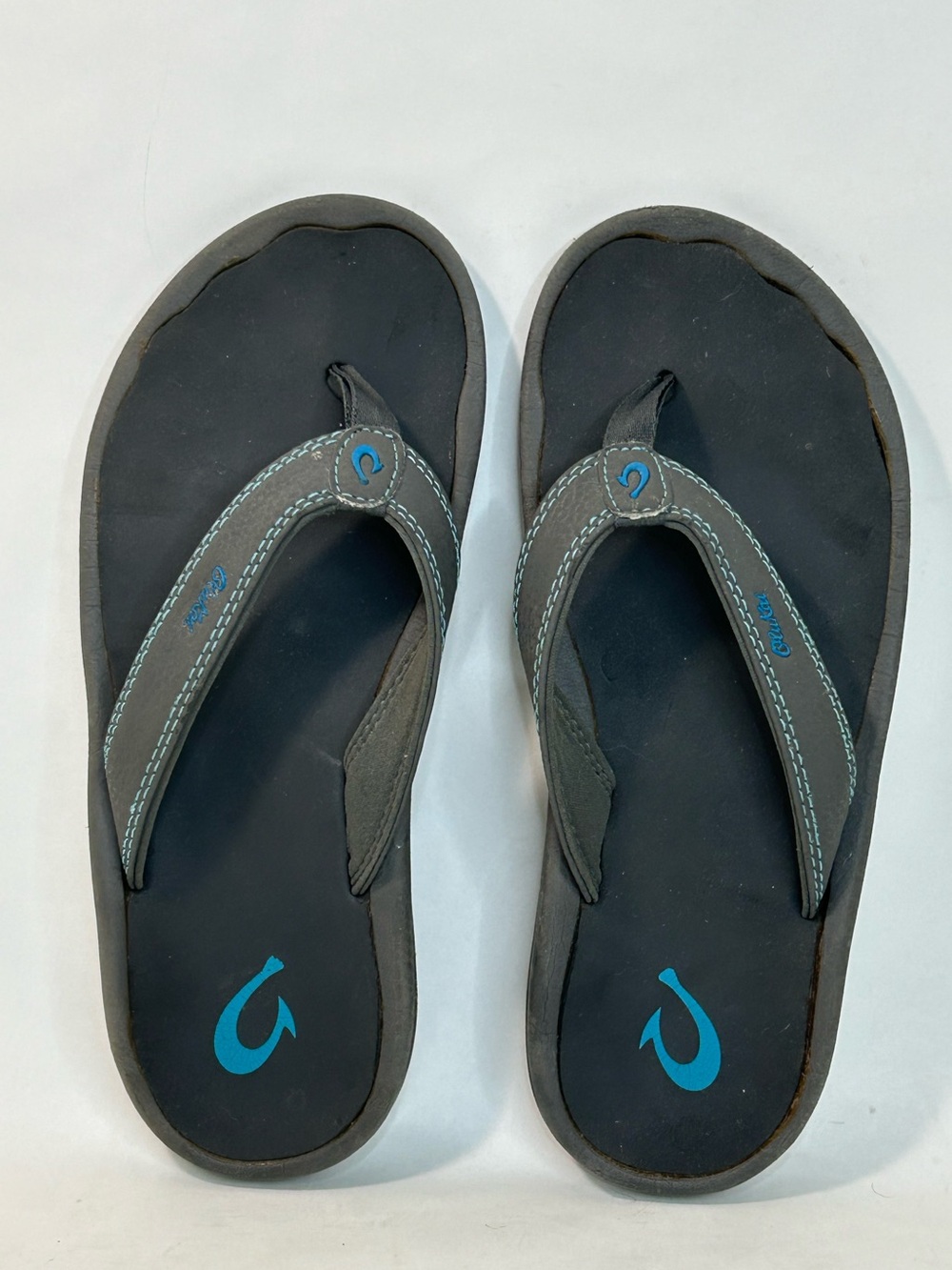 Olukai Ohana Thong Sandals Charcoal & Blue size 36.5 Unisex Youth 4.5